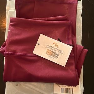 Zyia Lipgloss Metallic Plus Light n Tight Hi-rise Capri